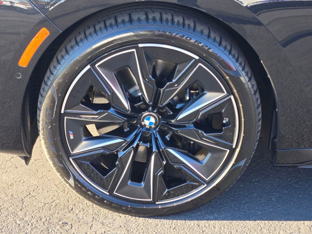 Used 2023 BMW 760i xDrive w/ Parking Assistance Package image 9