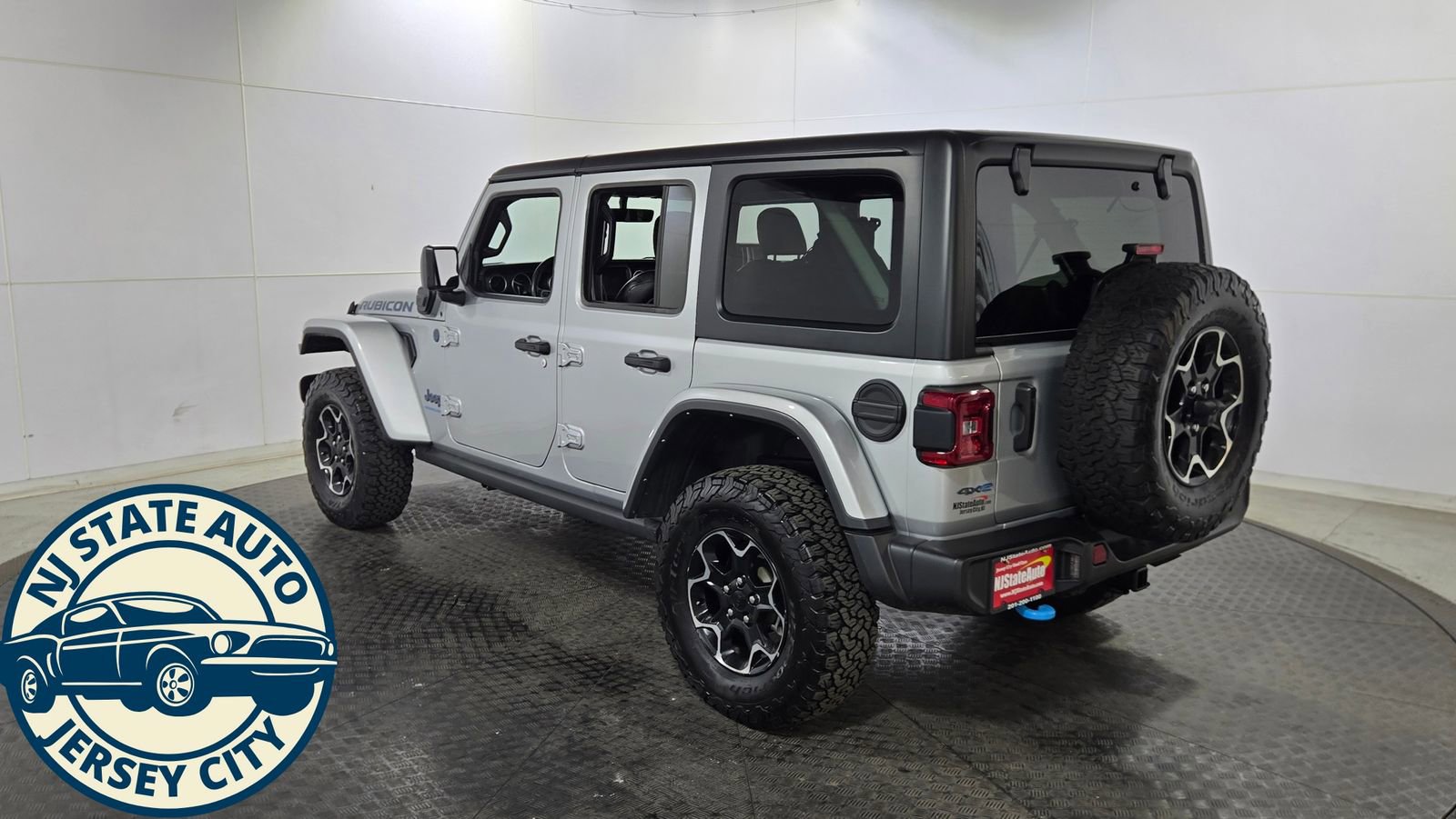 Used 2023 Jeep Wrangler Unlimited Rubicon 4xe w/ Dual Top Group image 5