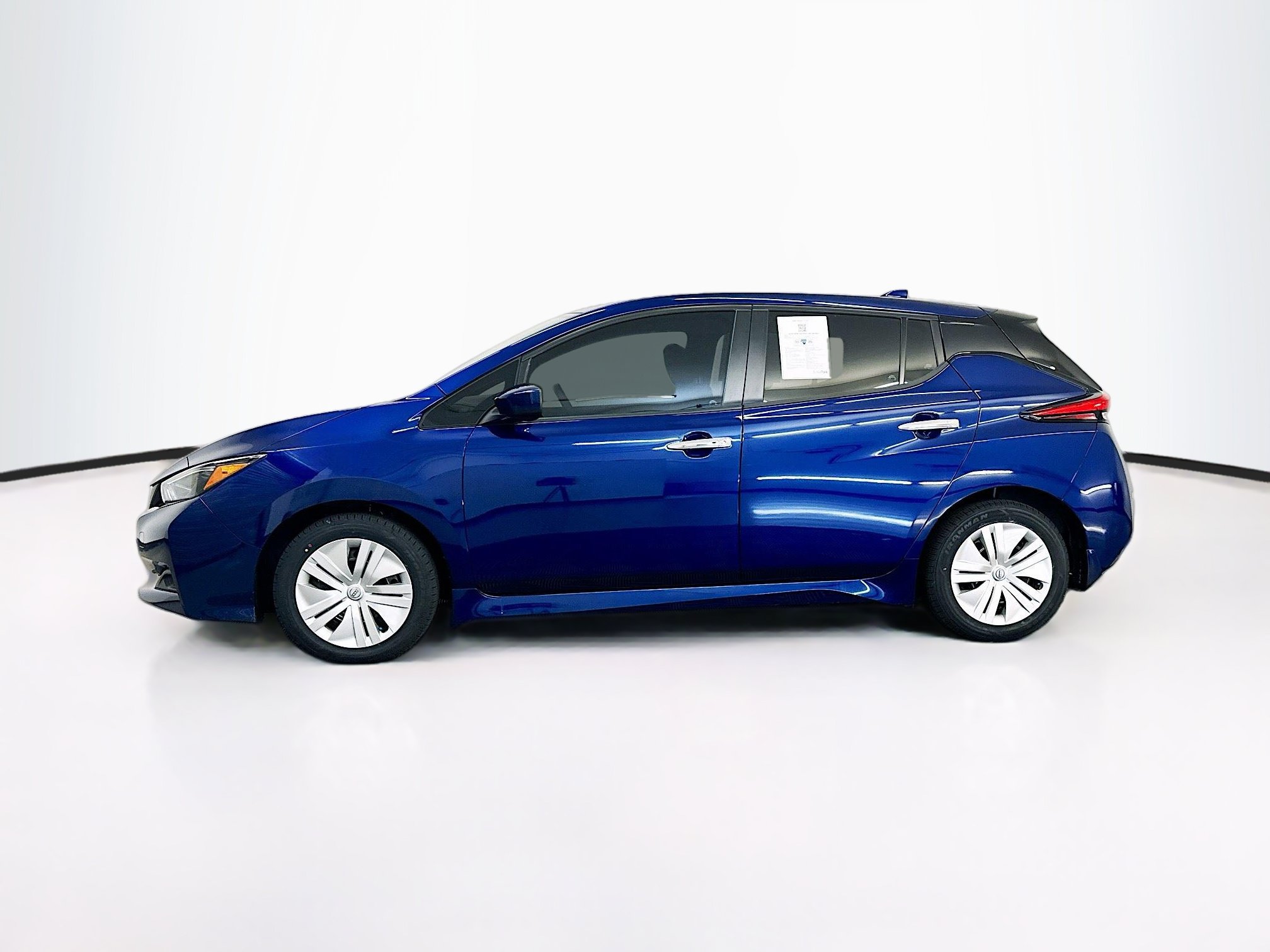 Used 2025 Nissan Leaf S FWD image 4