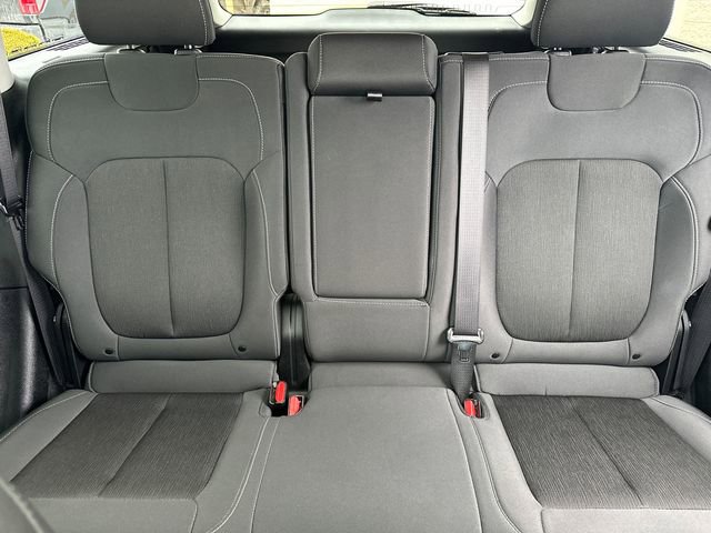 Used 2023 Jeep Grand Cherokee Laredo w/ Luxury Tech Group I image 38