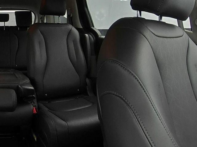 Used 2026 Kia Carnival FWD image 28