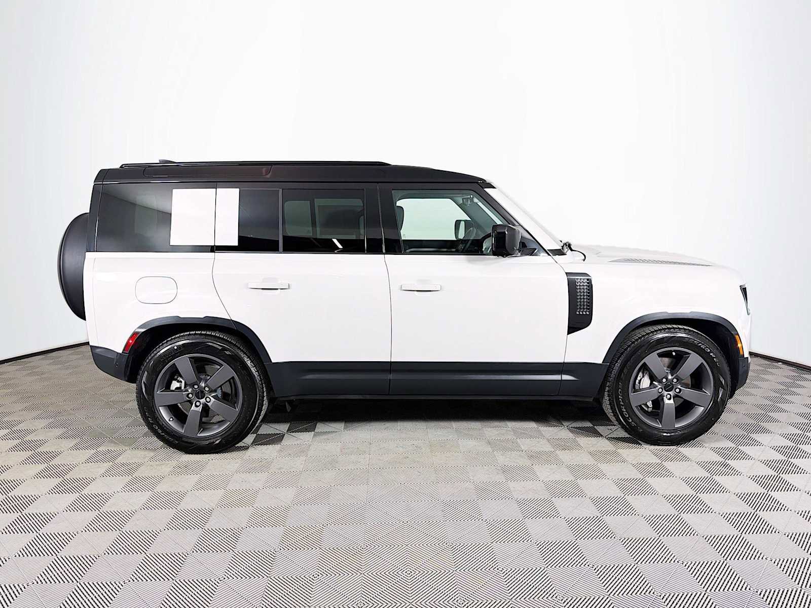 Used 2026 Land Rover Defender 110 S image 4