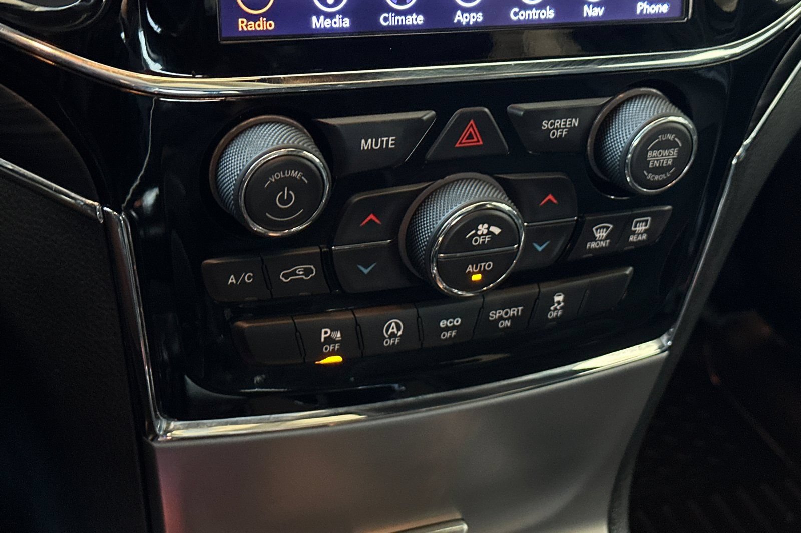 Used 2019 Jeep Grand Cherokee Limited w/ Luxury Group II AWD/4WD image 21