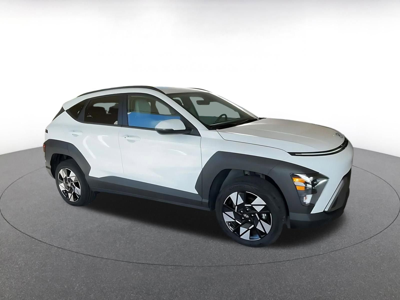 Used 2025 Hyundai Kona SEL image 2