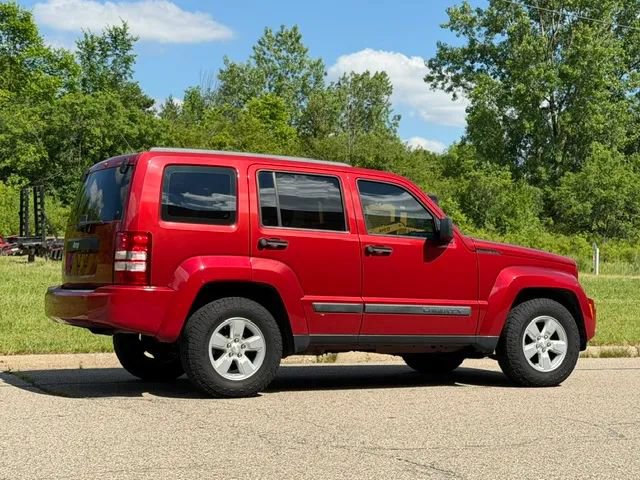 Used 2009 Jeep Liberty Sport AWD/4WD image 26