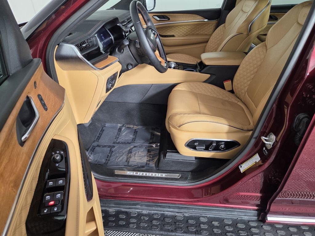 Certified 2025 Jeep Grand Cherokee L Summit AWD/4WD image 11