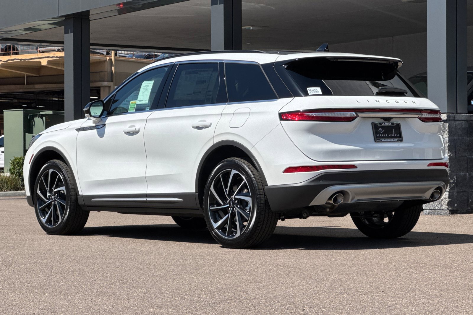 New 2025 Lincoln Corsair Reserve w/ Equipment Group 202A image 5