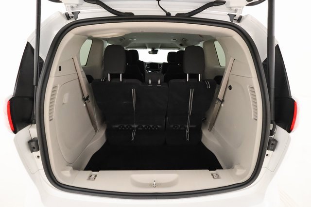 Used 2022 Chrysler Voyager LX image 23