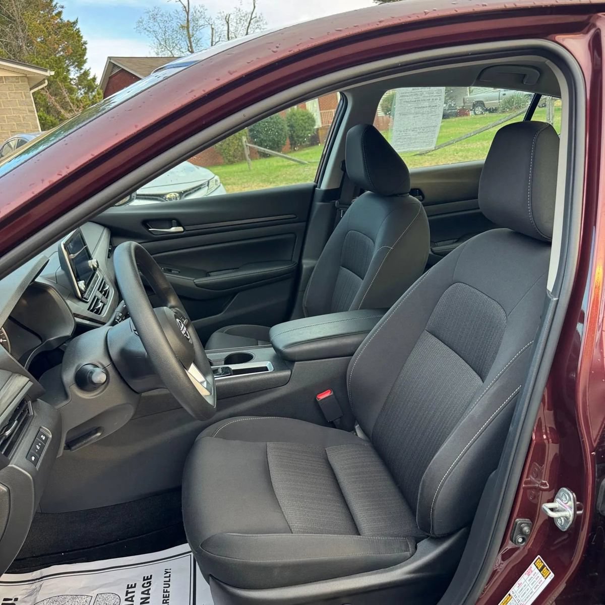 Used 2025 Nissan Altima 2.5 SV FWD image 11