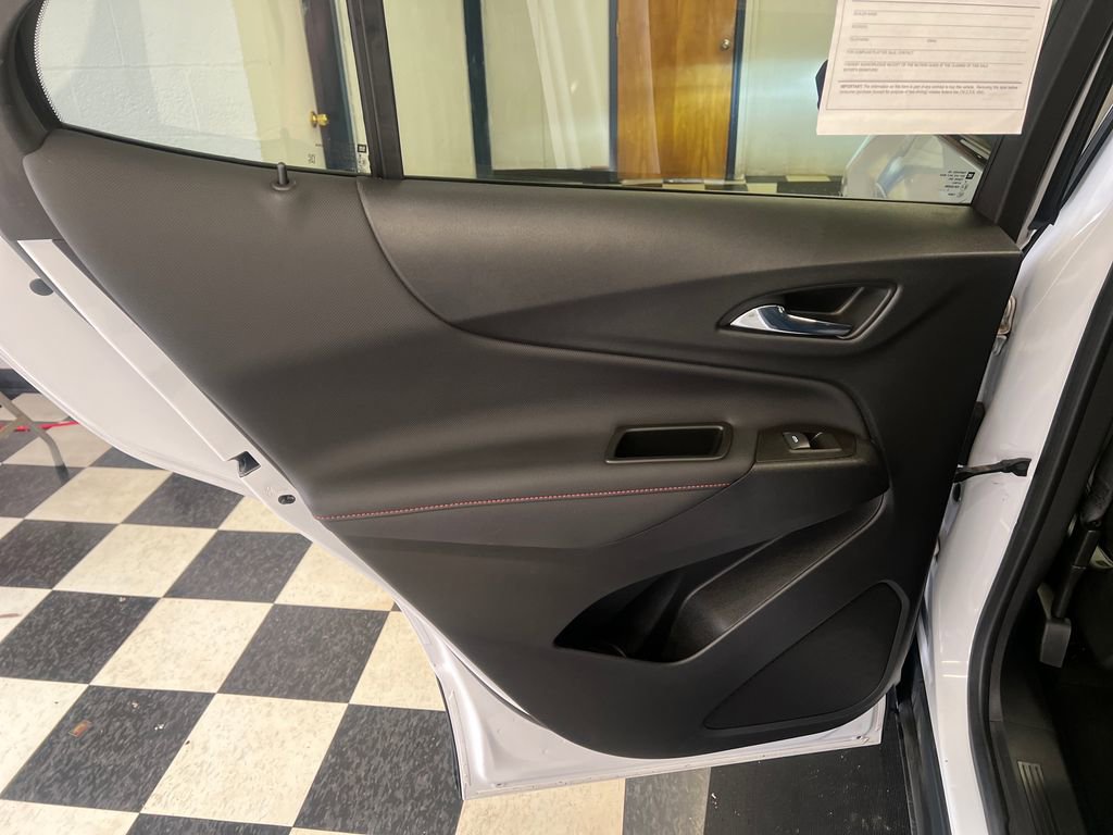 Used 2023 Chevrolet Equinox RS image 38