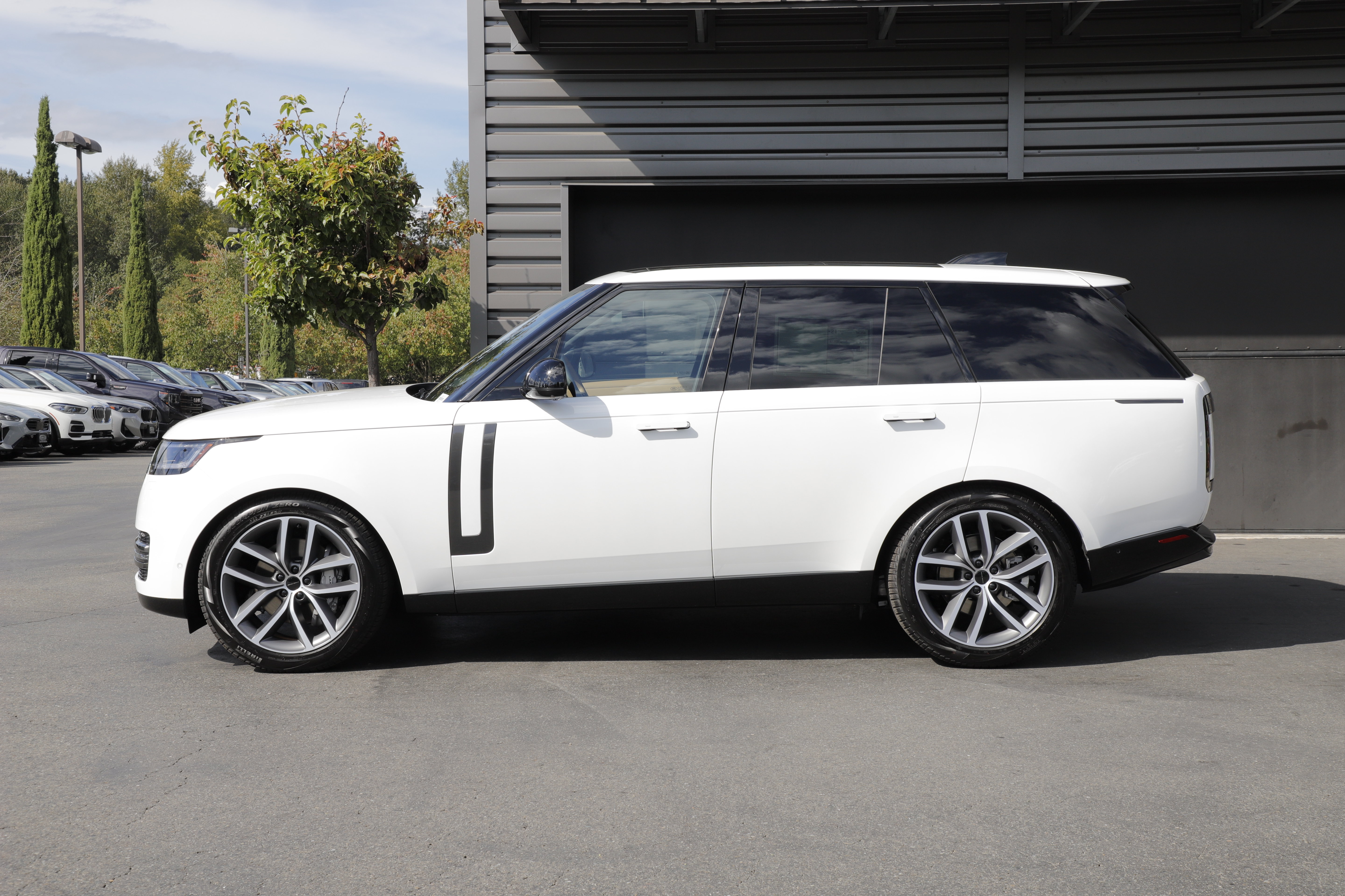 New 2026 Land Rover Range Rover SE AWD/4WD image 7