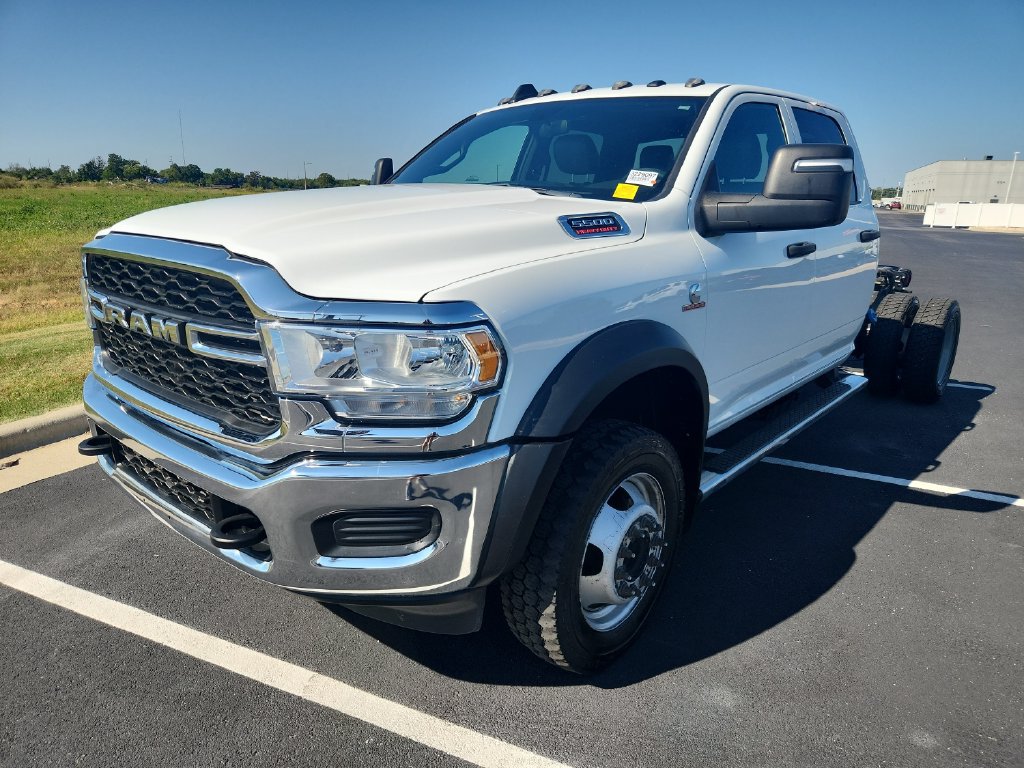 Used 2024 RAM 5500 Tradesman w/ Chrome Appearance Group AWD/4WD image 4