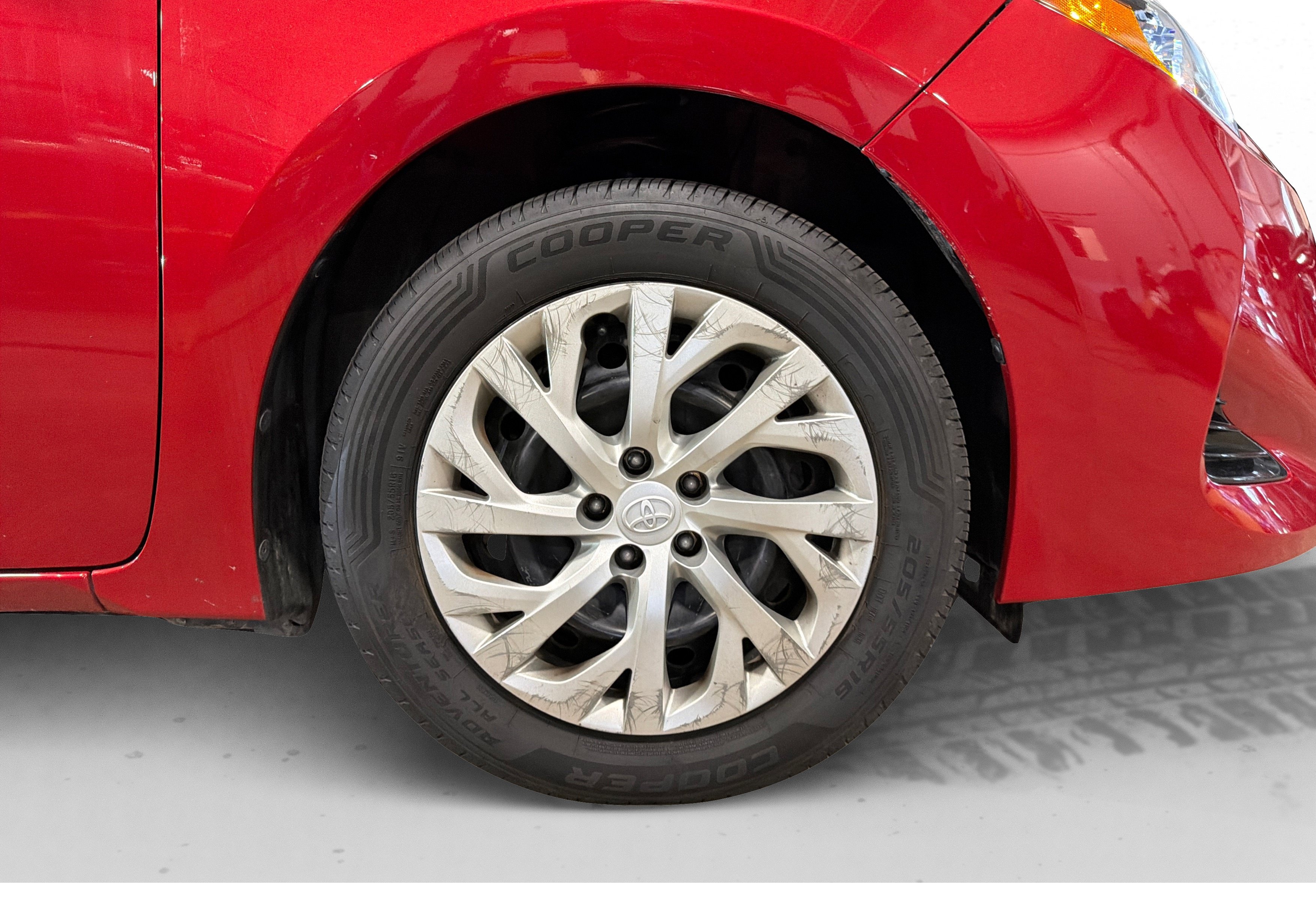 Used 2018 Toyota Corolla LE FWD image 47