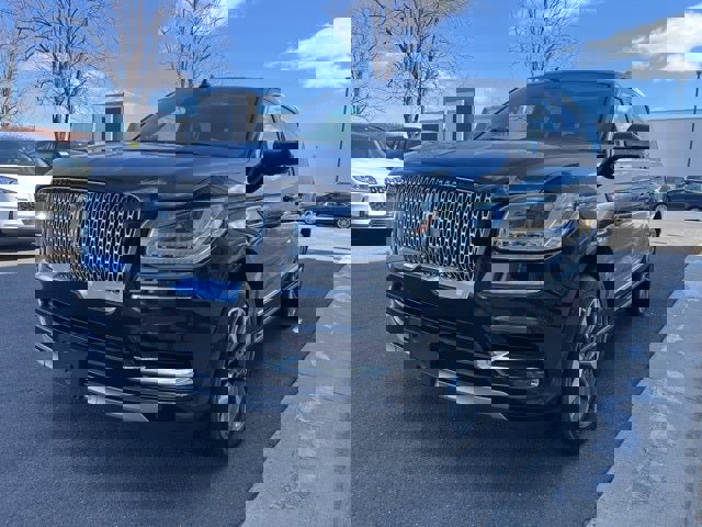 Used 2021 Lincoln Navigator Reserve w/ Luxury Package image 3