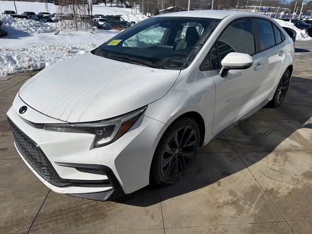 Used 2024 Toyota Corolla SE image 3
