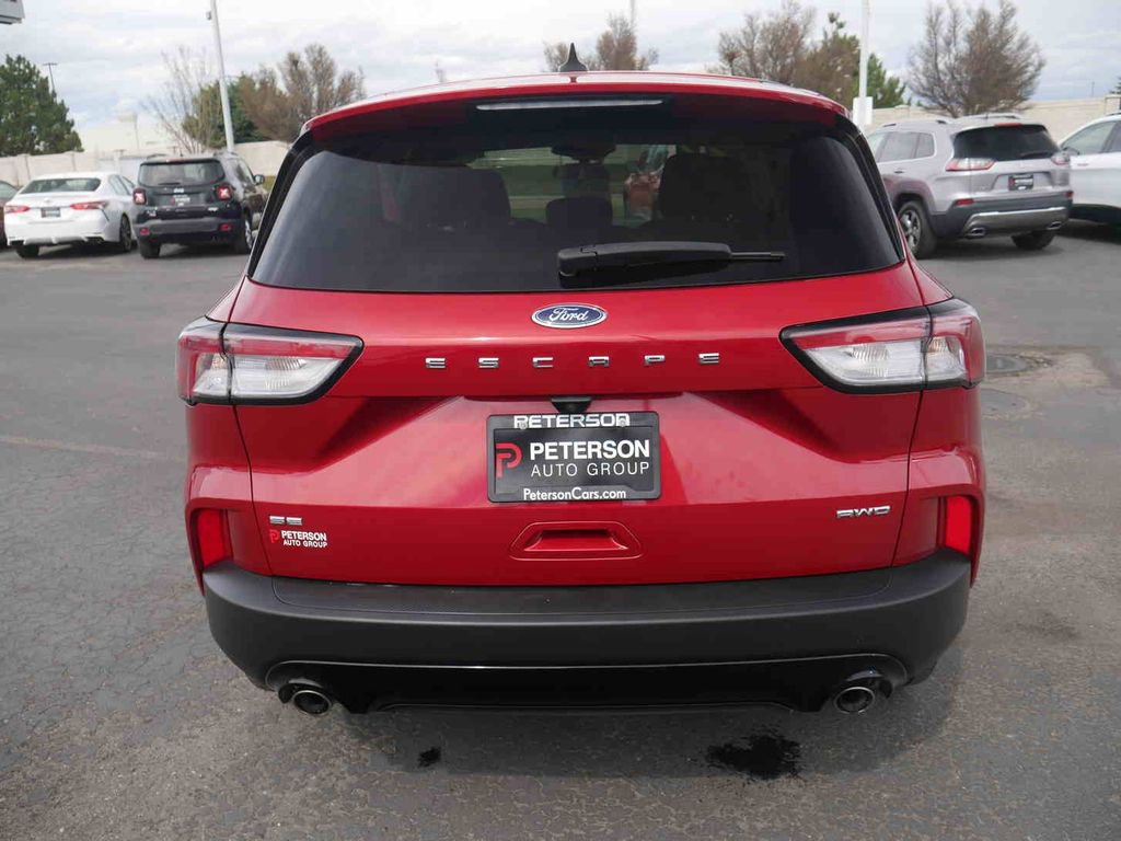 Used 2022 Ford Escape SE w/ SE Sport Appearance Package image 16