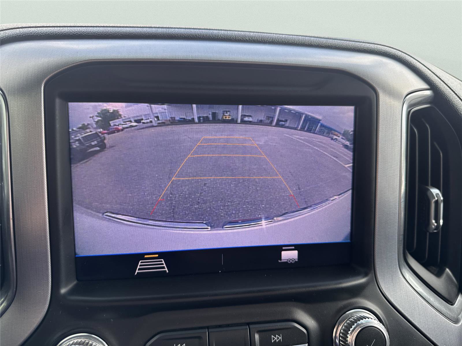 Used 2020 GMC Sierra 1500 SLE w/ SLE Value Package image 25