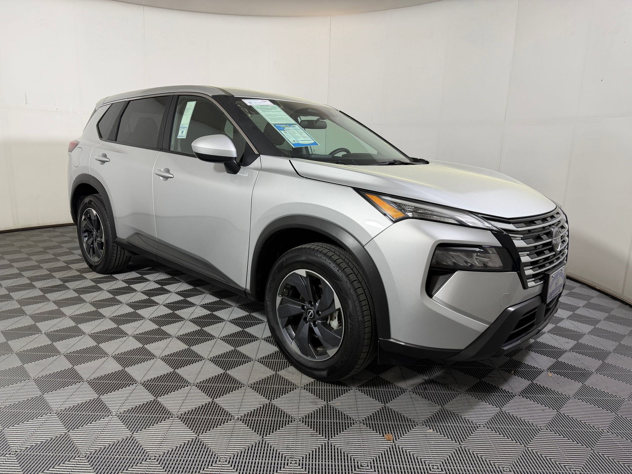 Used 2025 Nissan Rogue SV image 6