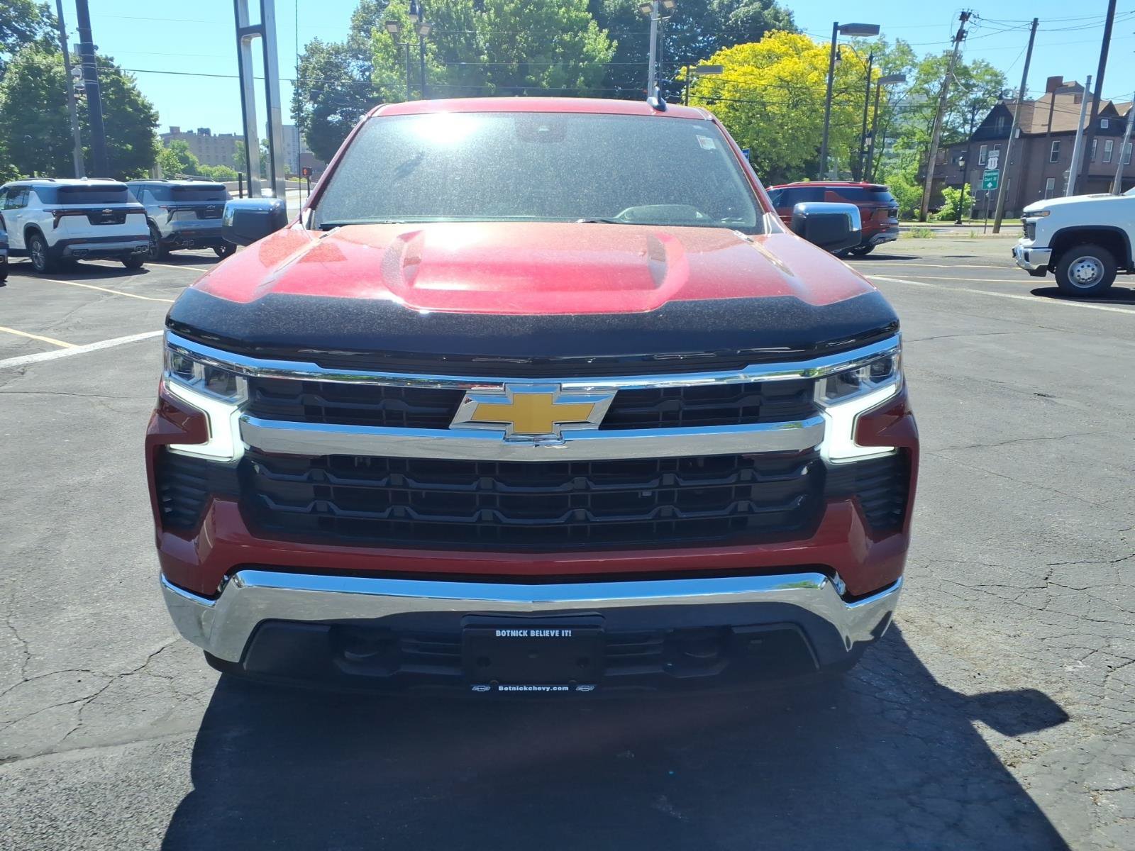 Used 2023 Chevrolet Silverado 1500 LT w/ Z71 Off-Road Package AWD/4WD image 8