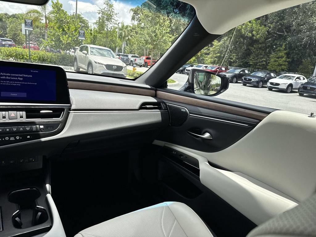 Used 2024 Lexus ES 300h Ultra Luxury w/ Accessory Package (Z2) FWD image 15