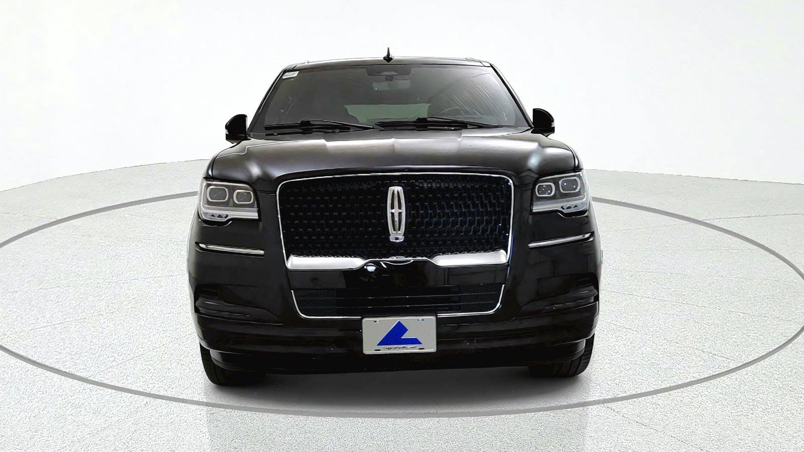 Used 2024 Lincoln Navigator L Reserve AWD/4WD image 2