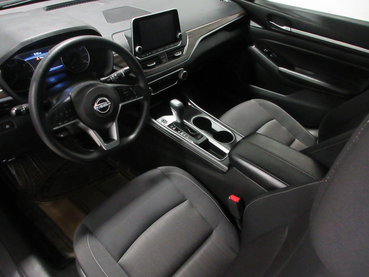 Used 2023 Nissan Altima 2.5 SV FWD image 15