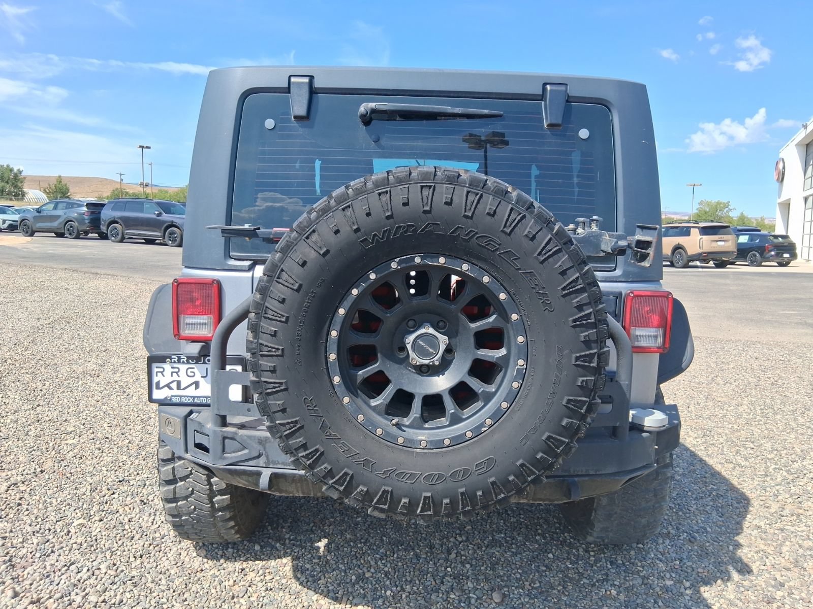 Used 2015 Jeep Wrangler Rubicon w/ Power Convenience Group AWD/4WD image 8