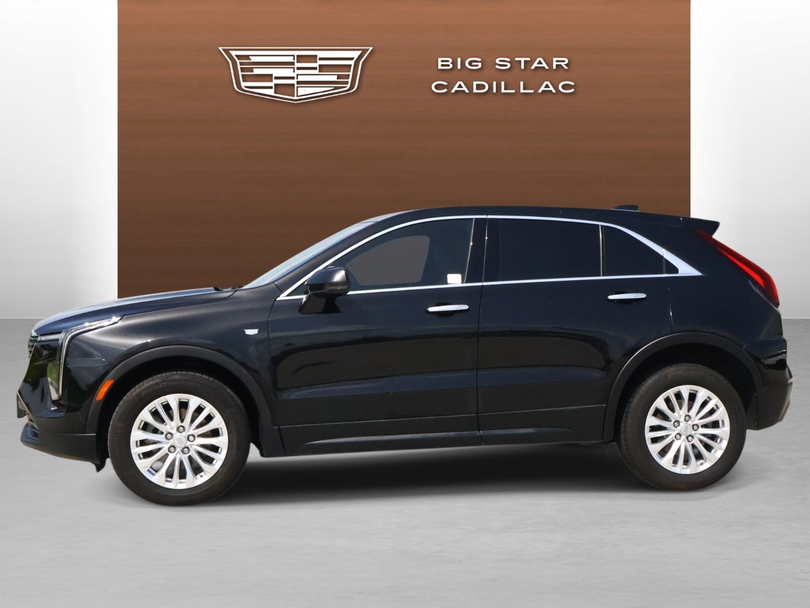 Certified 2024 Cadillac XT4 Luxury FWD image 2