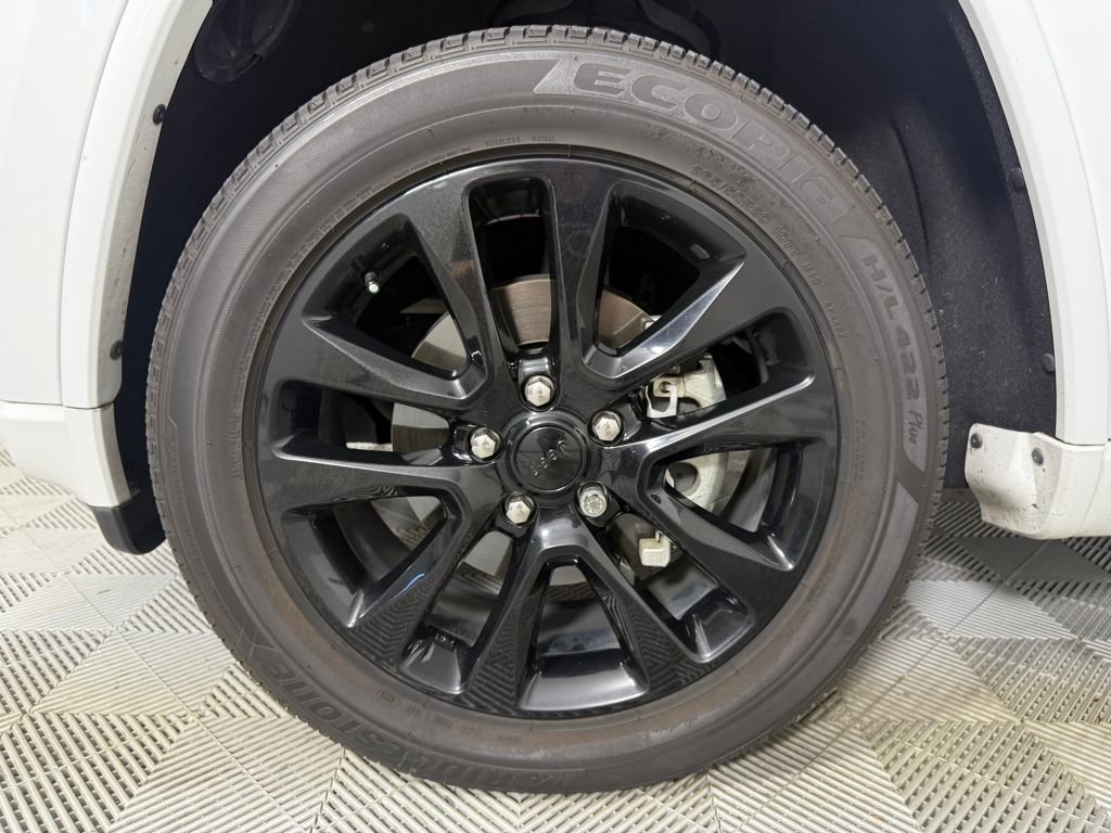 Used 2018 Jeep Grand Cherokee Laredo image 18