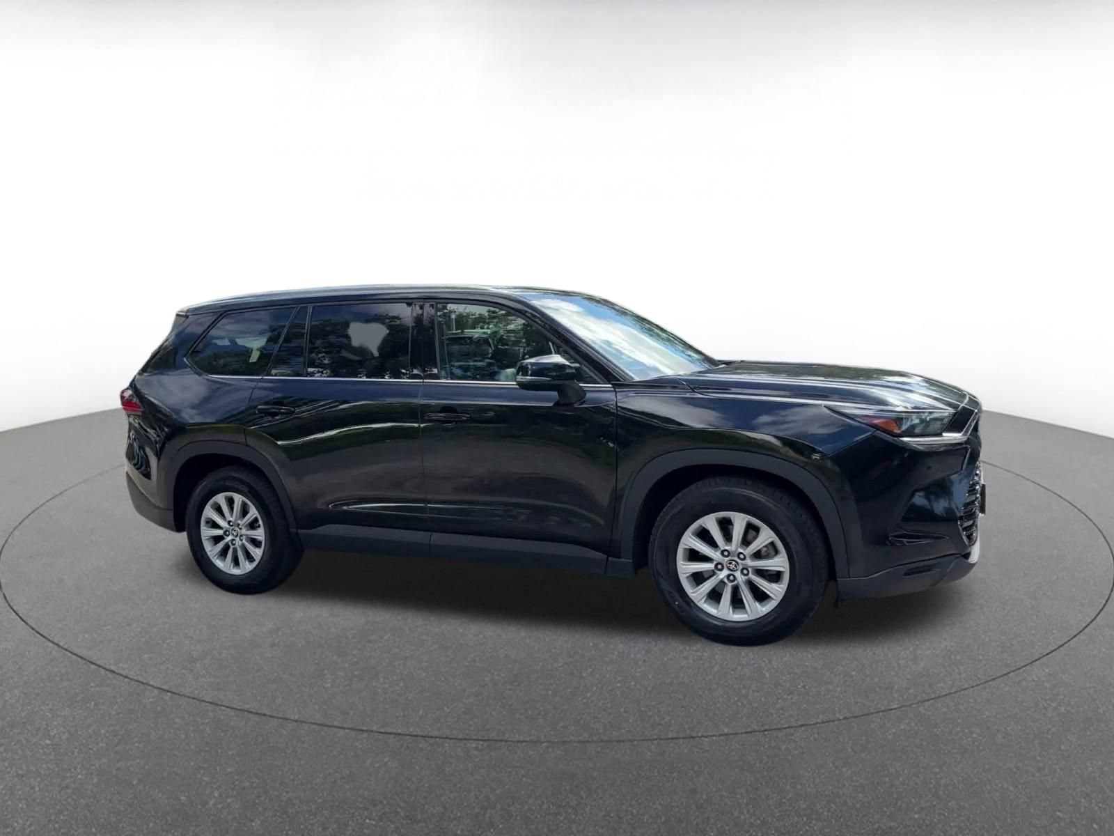 Used 2025 Toyota Grand Highlander FWD image 2