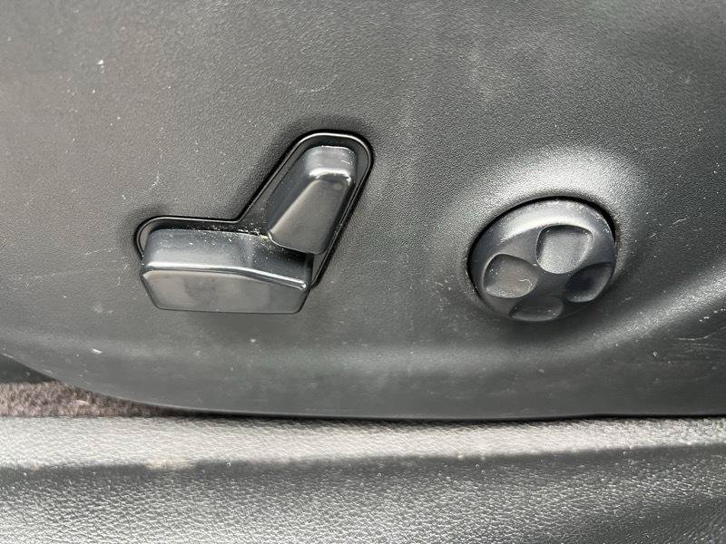 Used 2019 Jeep Cherokee Latitude Plus FWD image 22