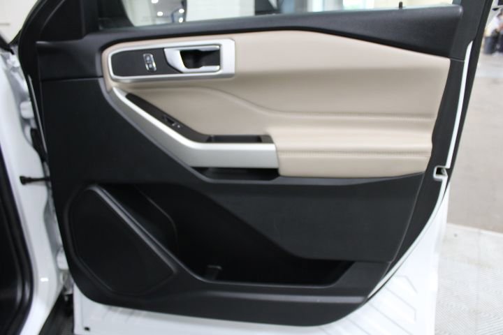 Used 2022 Ford Explorer XLT w/ Equipment Group 202A image 21