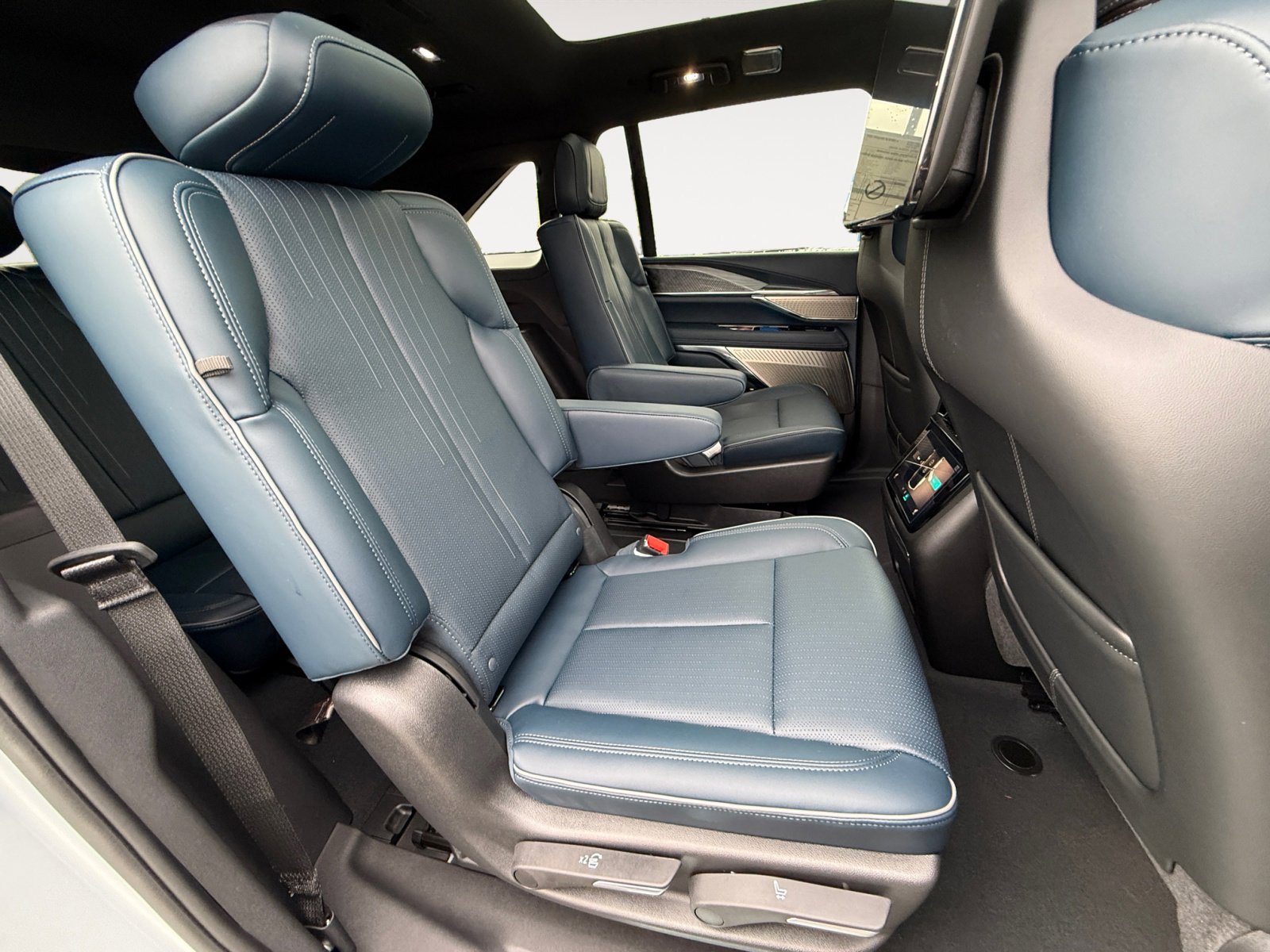 New 2025 Cadillac Escalade IQ Sport 2 image 18