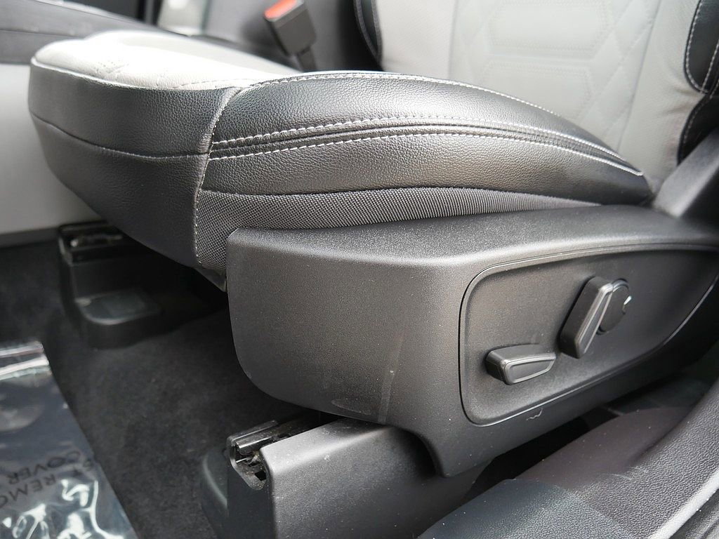 Used 2023 Ford Escape Platinum w/ Premium Technology Package AWD/4WD image 13