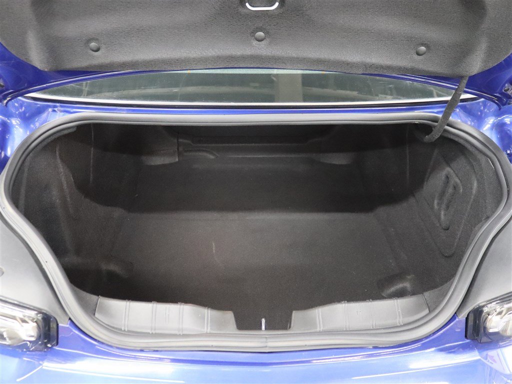 Used 2021 Chevrolet Camaro LT RWD image 6