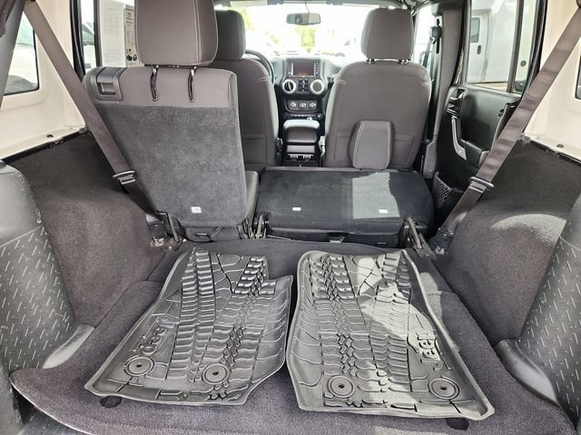 Used 2018 Jeep Wrangler Unlimited Sahara AWD/4WD image 30