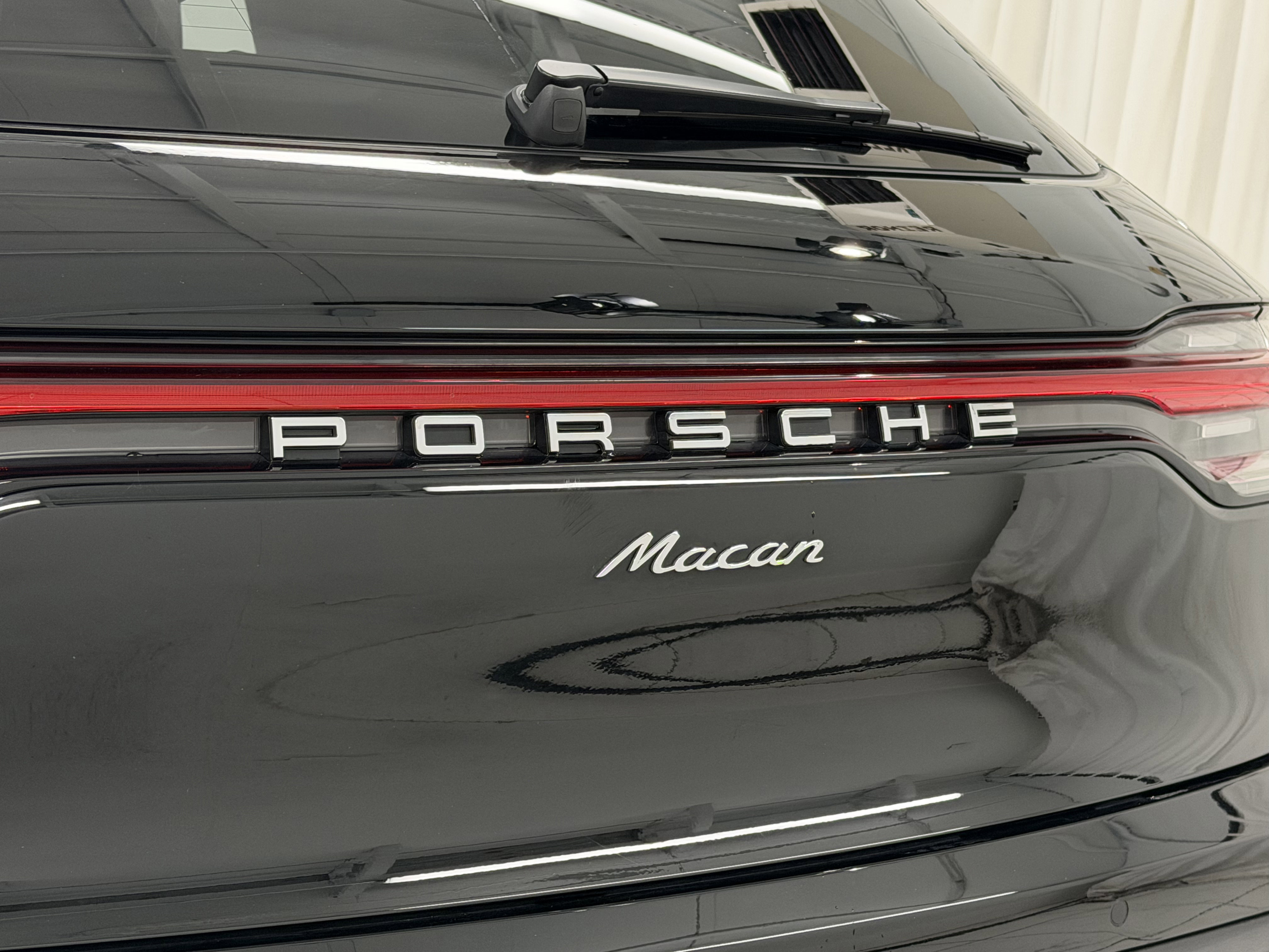 Certified 2025 Porsche Macan image 59