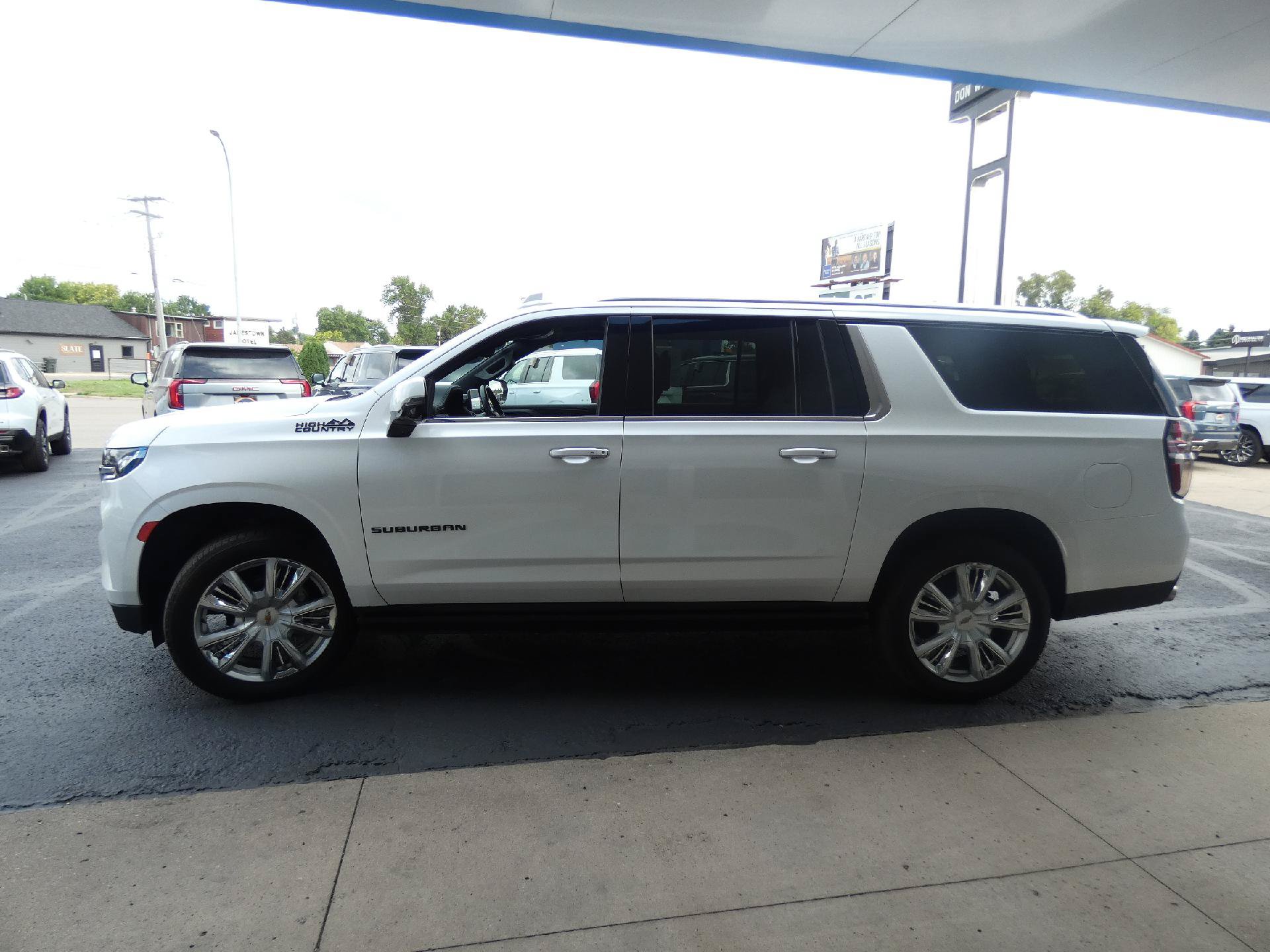 Certified 2021 Chevrolet Suburban High Country w/ Premium Package AWD/4WD image 10