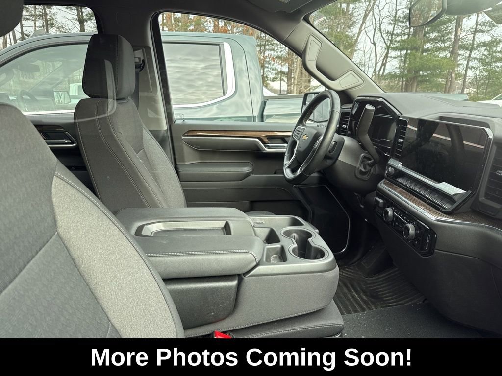 Used 2025 Chevrolet Silverado 1500 LT image 2