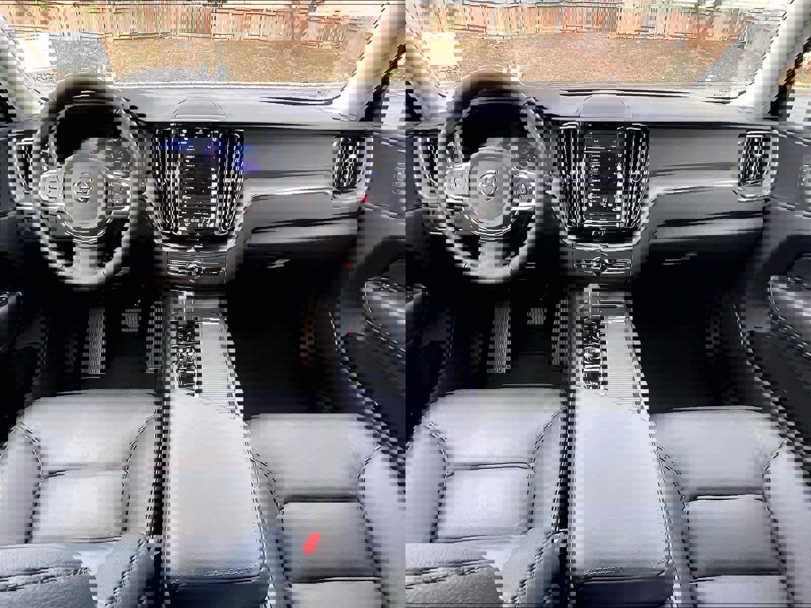 Used 2025 Volvo XC60 B5 Core image 18