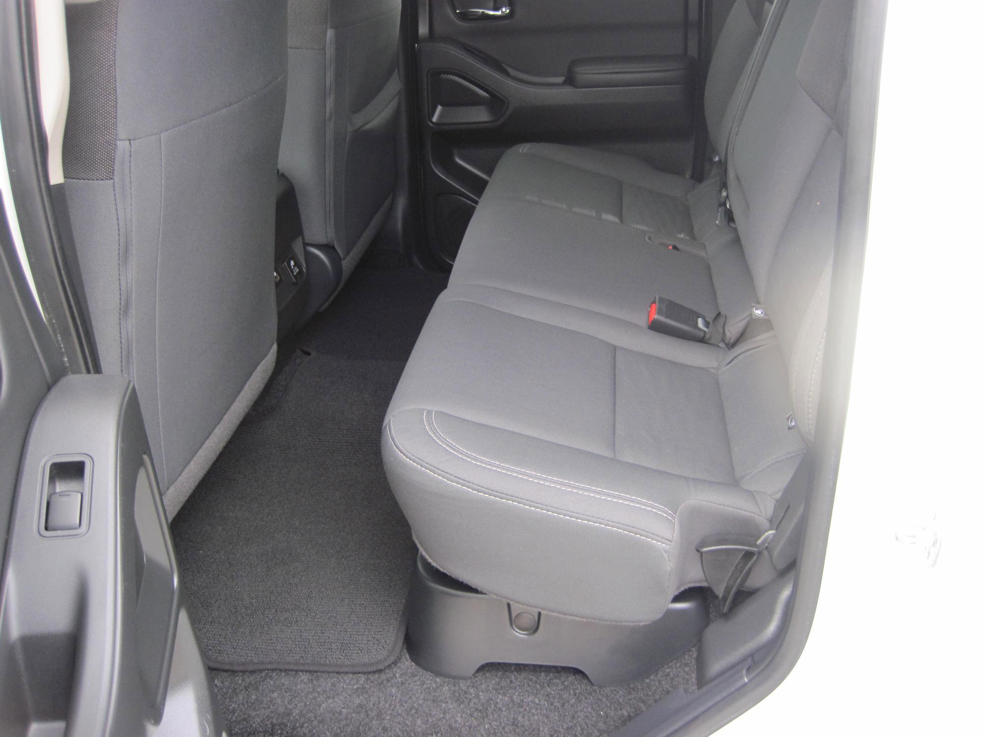 Used 2024 Nissan Frontier SV w/ SV Convenience Package image 8
