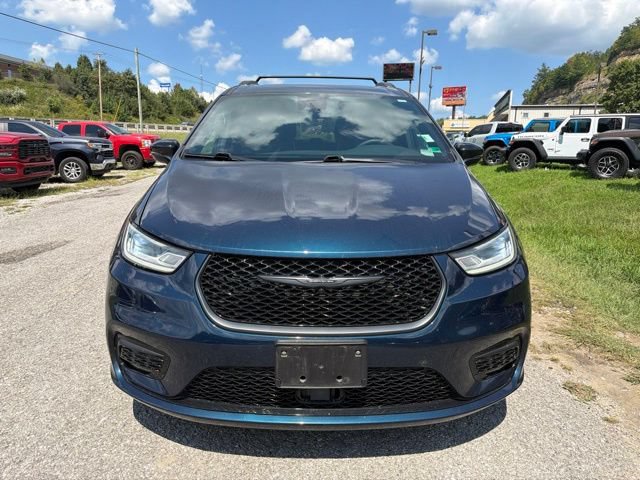 Used 2025 Chrysler Pacifica Limited FWD image 8