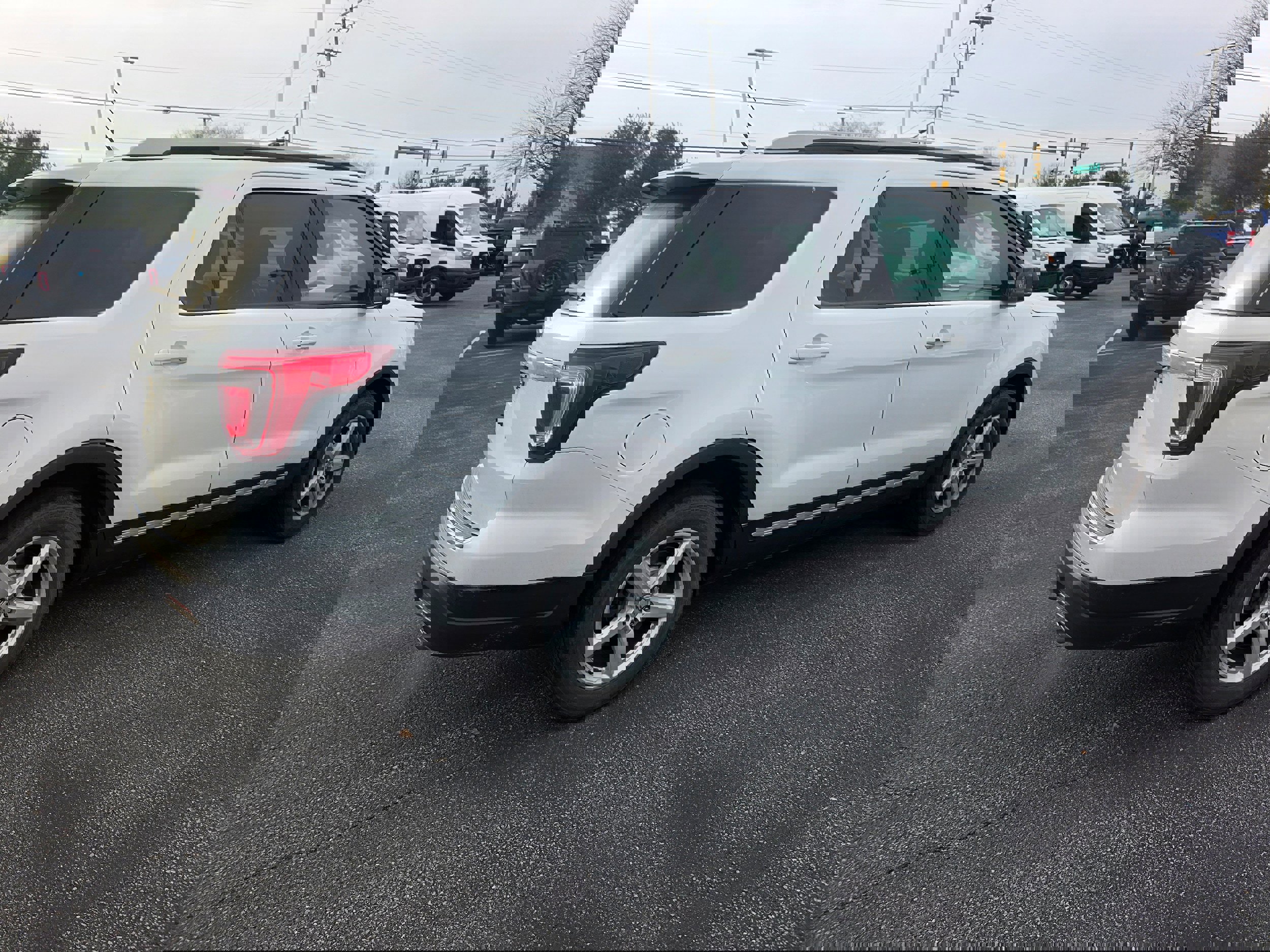 Used 2018 Ford Explorer XLT w/ Equipment Group 201A image 4