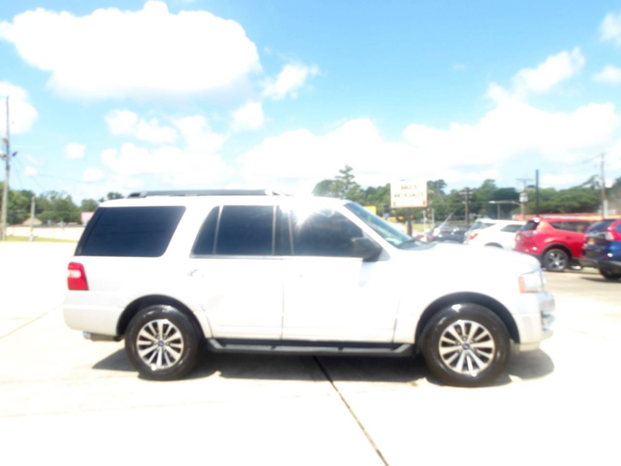 Used 2015 Ford Expedition XLT w/ Equipment Group 201A RWD image 5