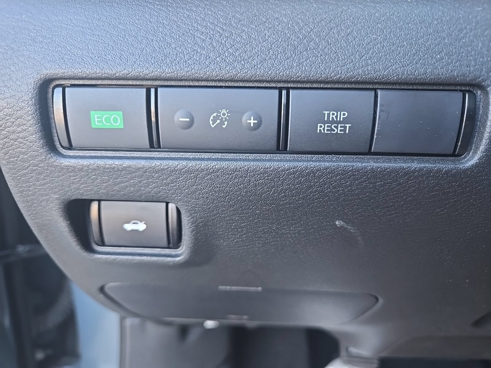 Used 2024 Nissan Sentra SV FWD image 18