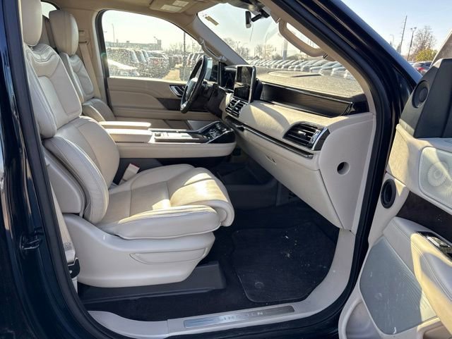 Used 2021 Lincoln Navigator Reserve w/ Luxury Package AWD/4WD image 11