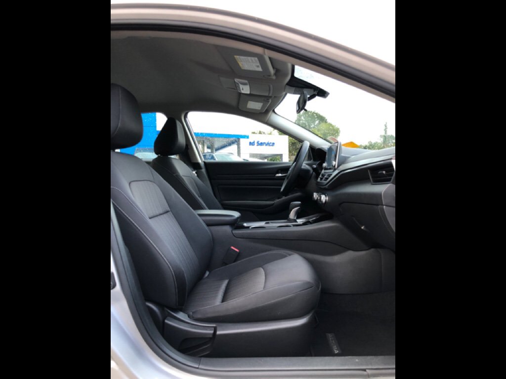 Used 2024 Nissan Altima 2.5 SV FWD image 32