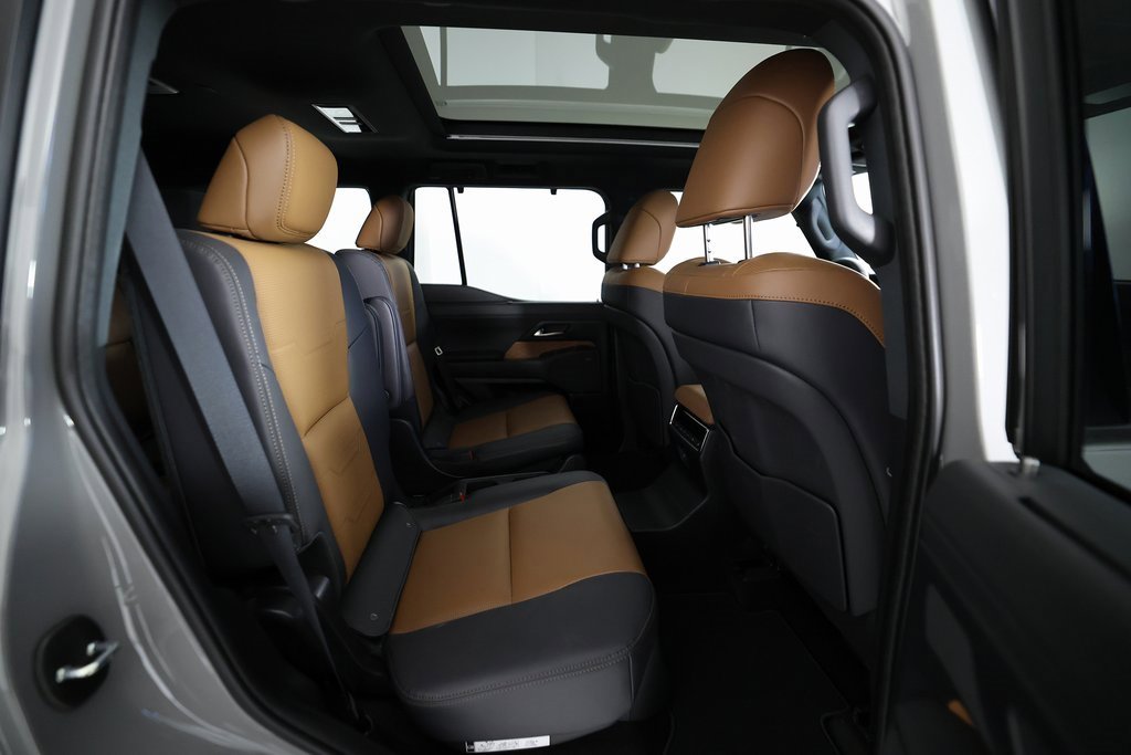 Used 2025 Lexus GX 550 image 11