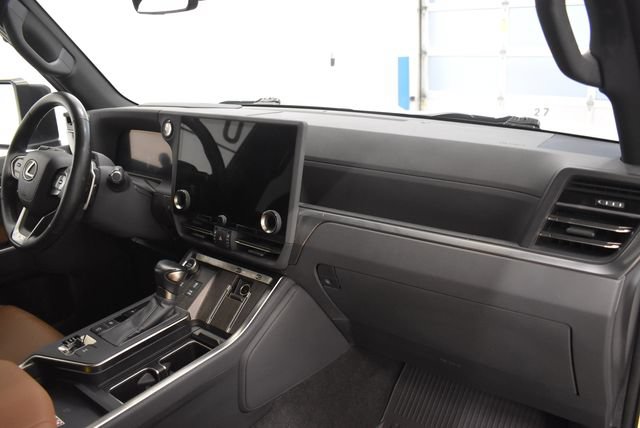 Used 2024 Lexus GX 550 w/ Cold Area Package AWD/4WD image 18