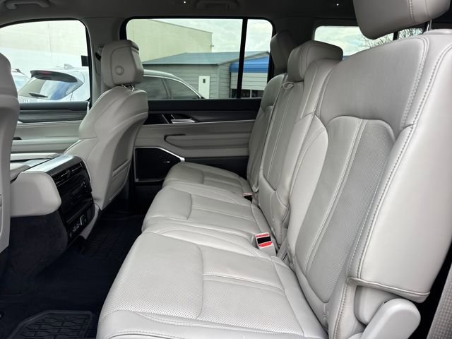 Used 2024 Jeep Wagoneer L Series II w/ Flexible Seating Group image 11